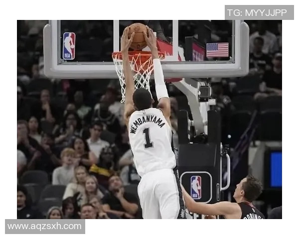 文班亚马首场比赛表现抢眼五次盖帽并成功隔扣字母哥引发热烈讨论